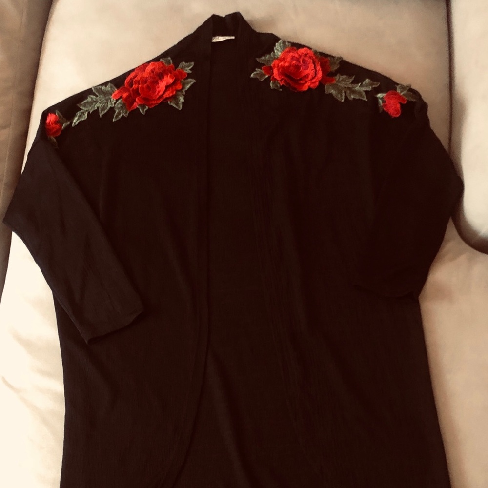 Embroidered rose appliqué cardigan